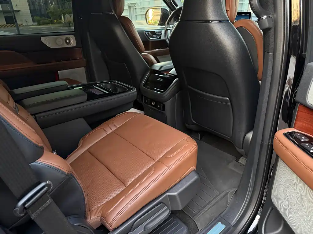 Lincoln Navigator 2022 — фото 10