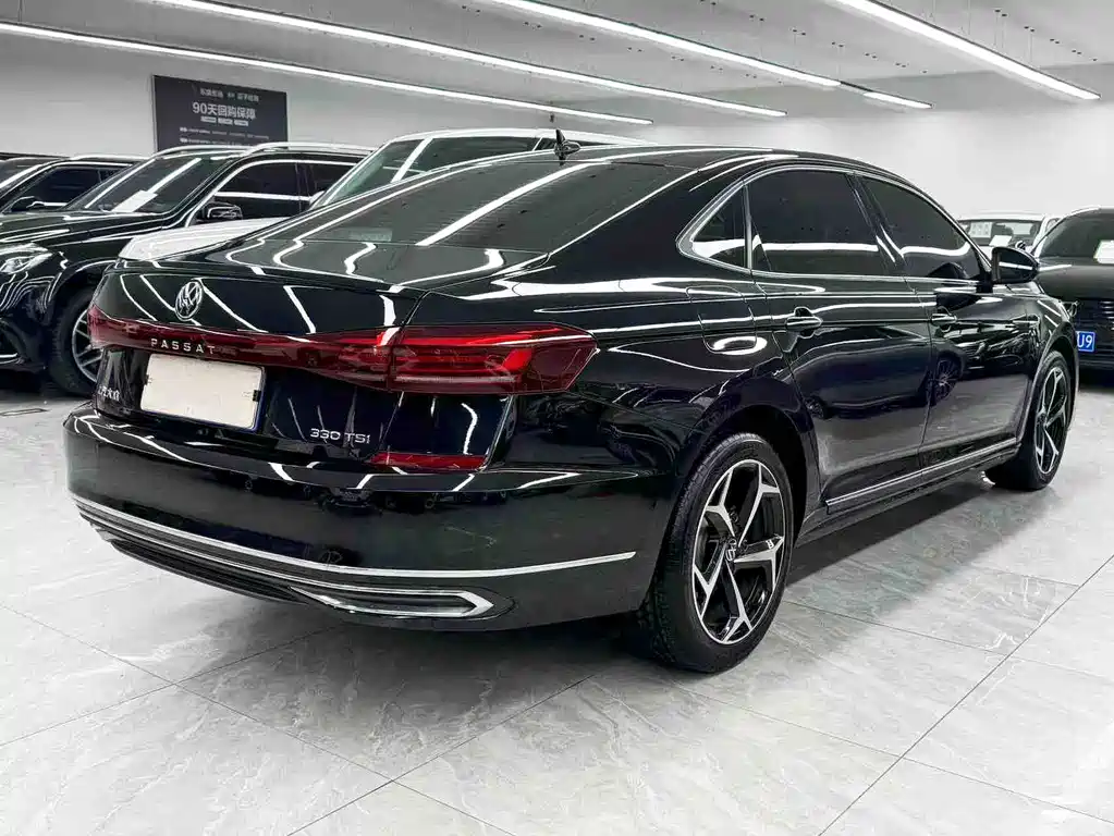 Volkswagen Passat 2023