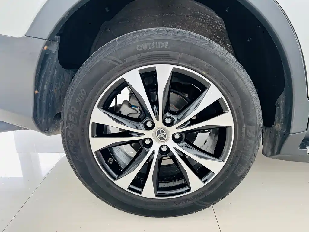 Toyota RAV4 2016 — фото 8