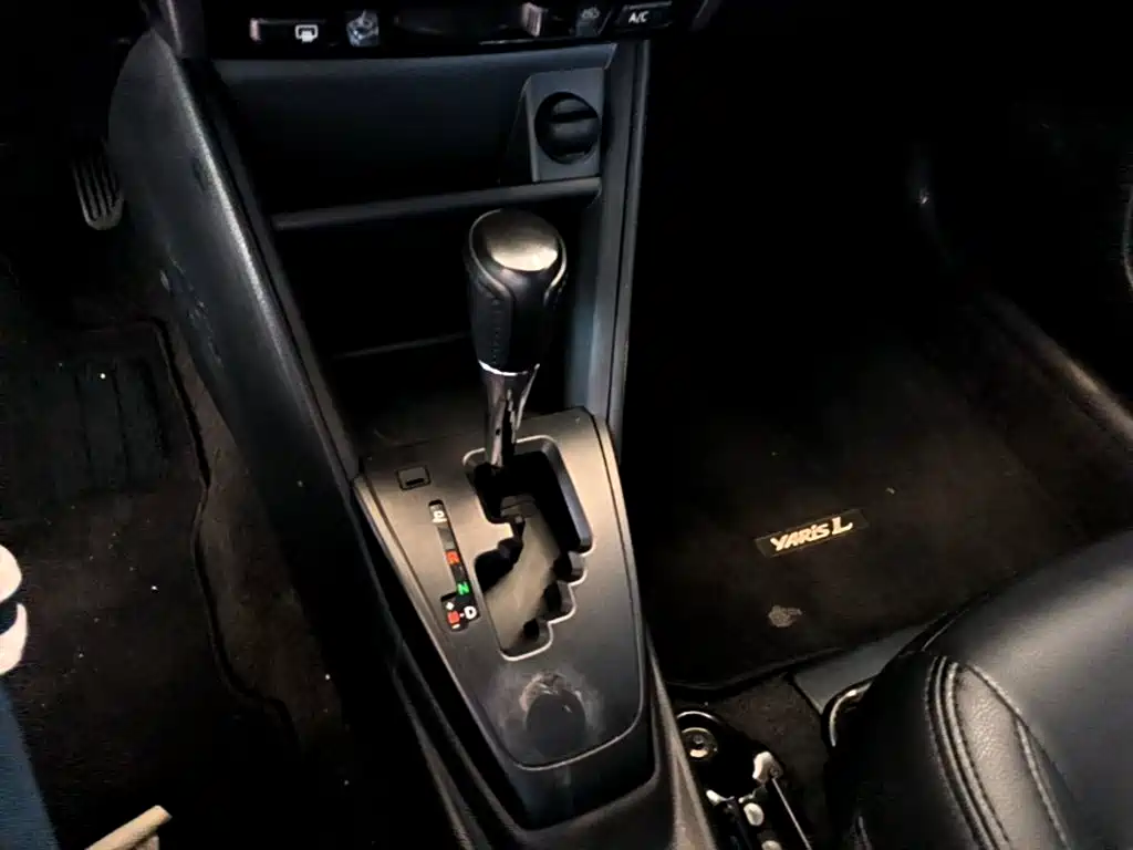 Toyota Yaris L 2019 — фото 10