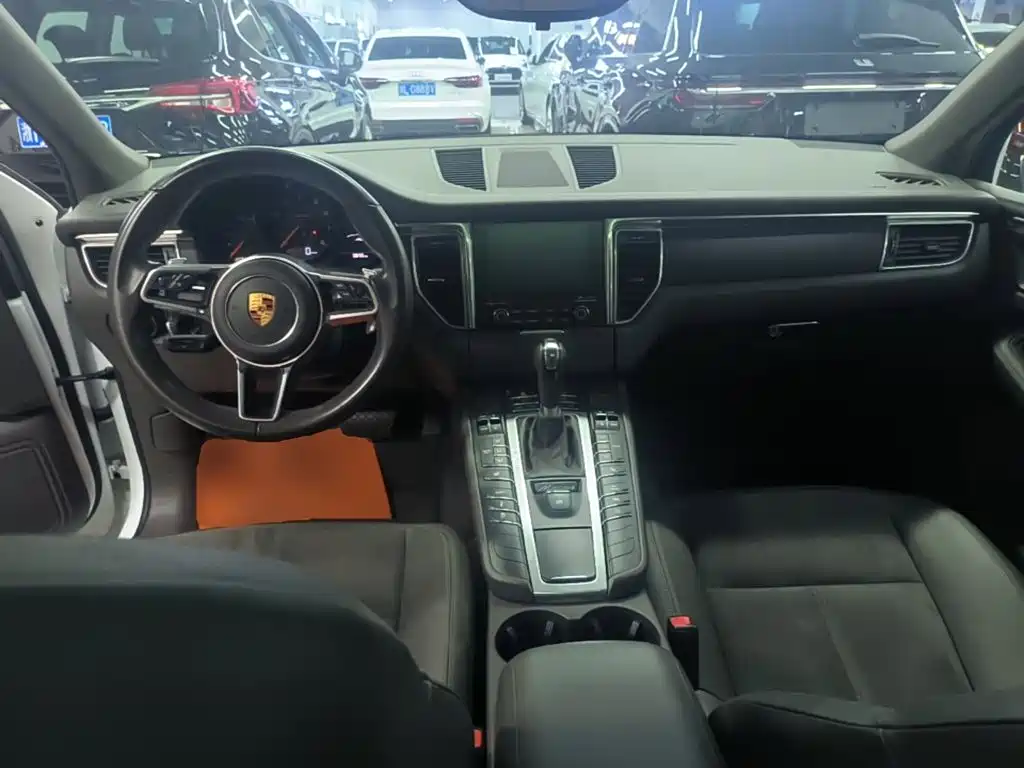 Porsche Macan 2018 — фото 10