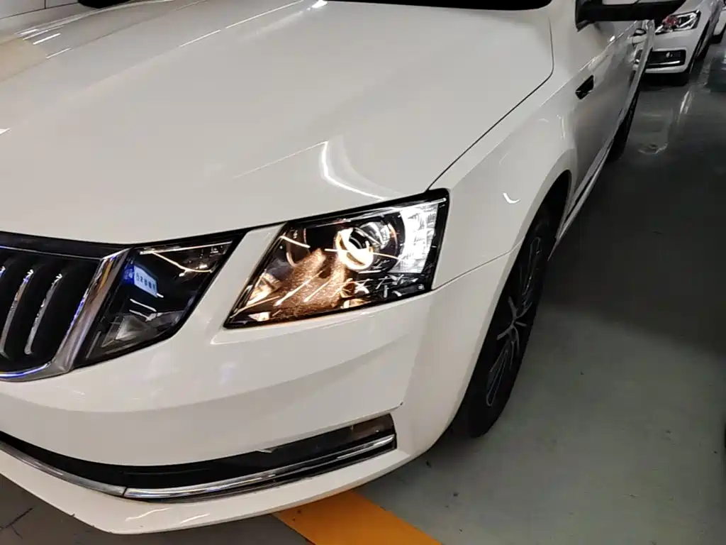 Skoda Octavia 2018 — фото 24