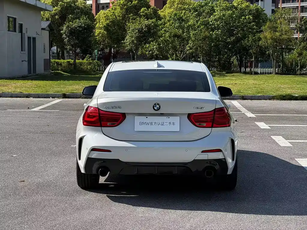 BMW 1 Series 2021 — фото 11