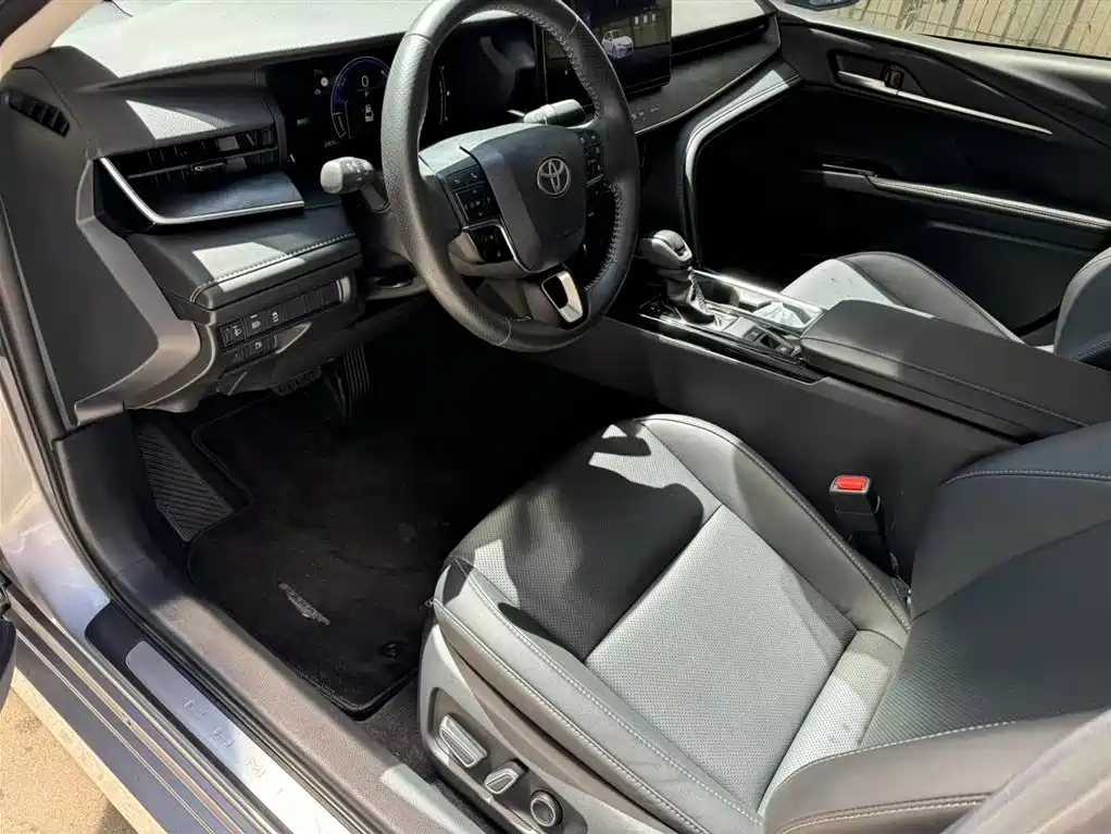 Toyota Camry 2025 — фото 15