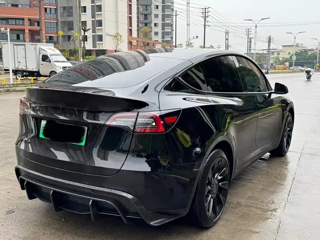 Tesla Model Y 2023 — фото 9