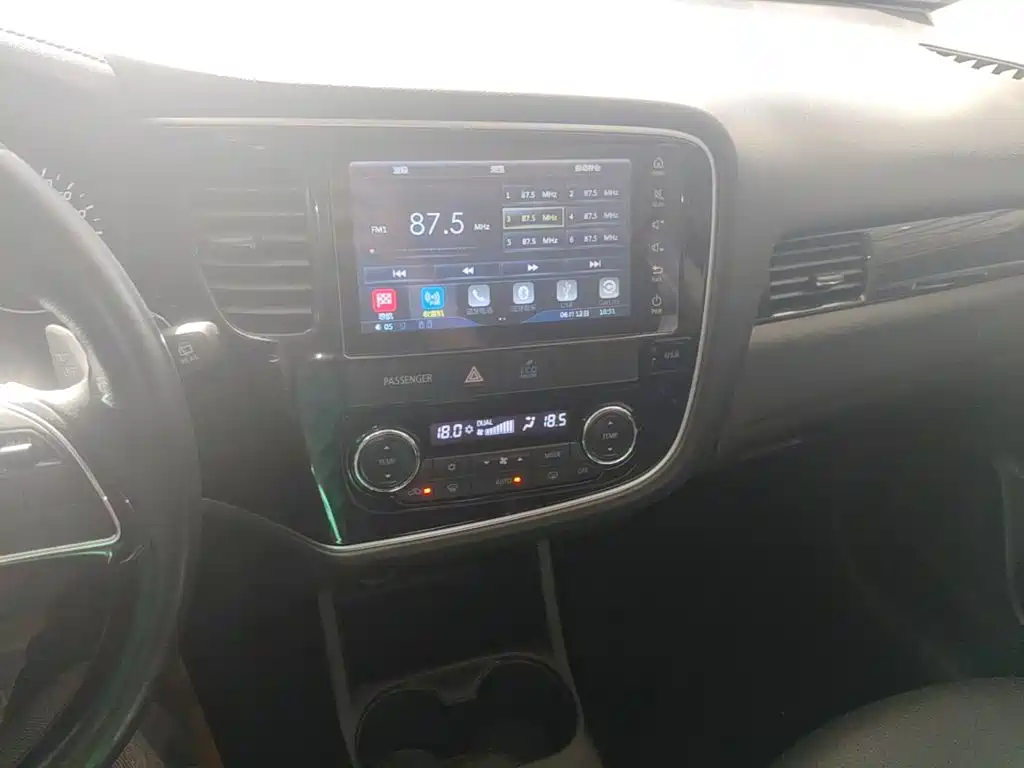Mitsubishi Outlander 2017 — фото 13