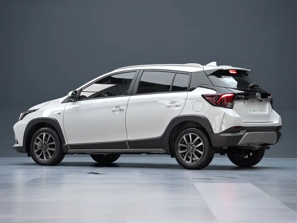 Toyota Yaris L 2023 — фото 7