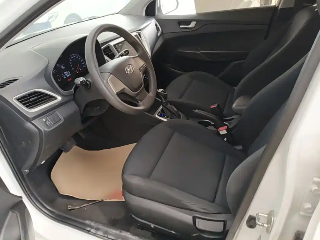 Hyundai Verna 2018 — фото 15