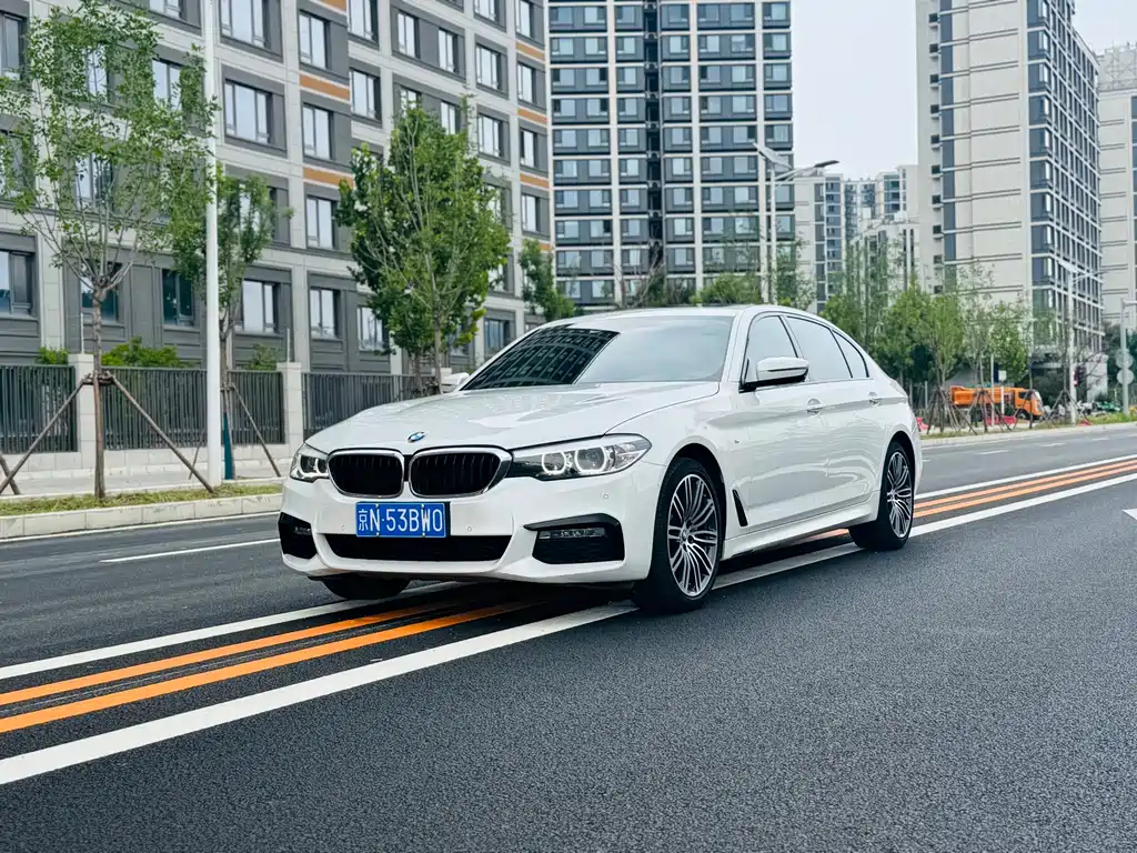 BMW 5 Series 2018 — фото 1