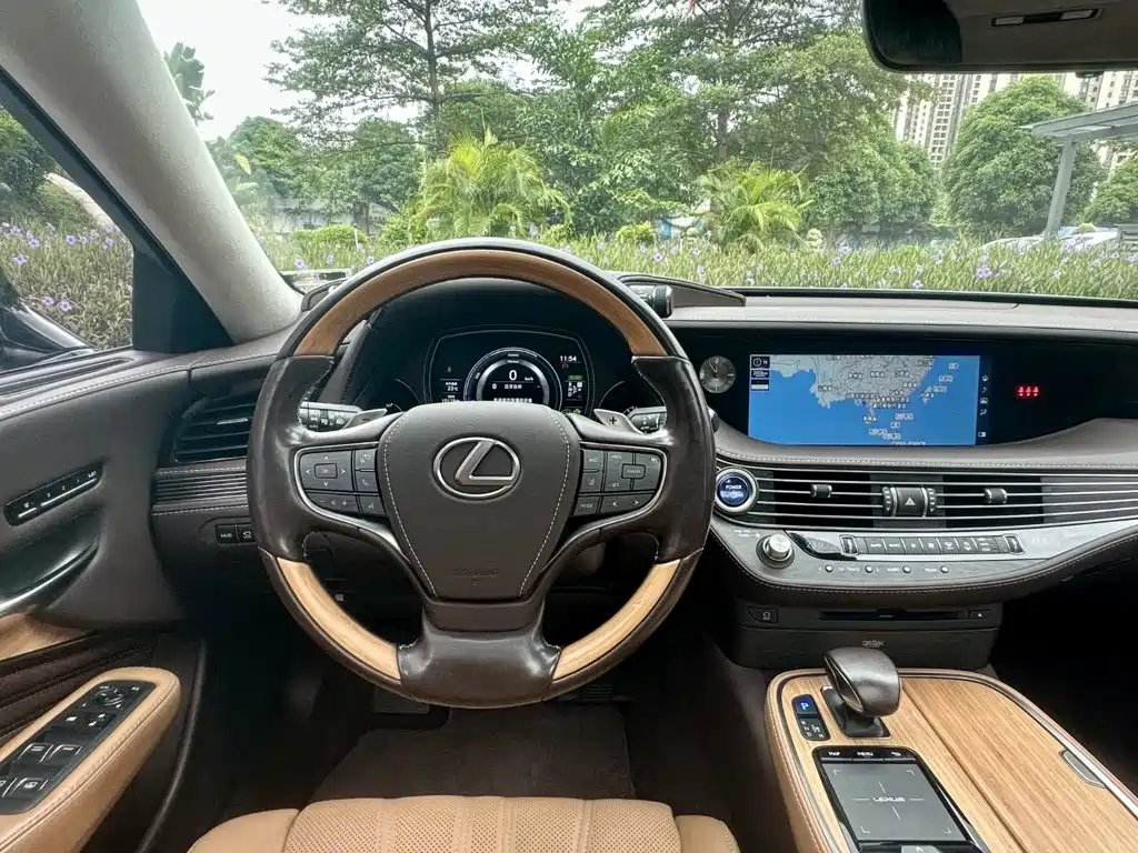 Lexus LS 2019 — фото 10