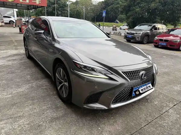 Lexus LS 2020
