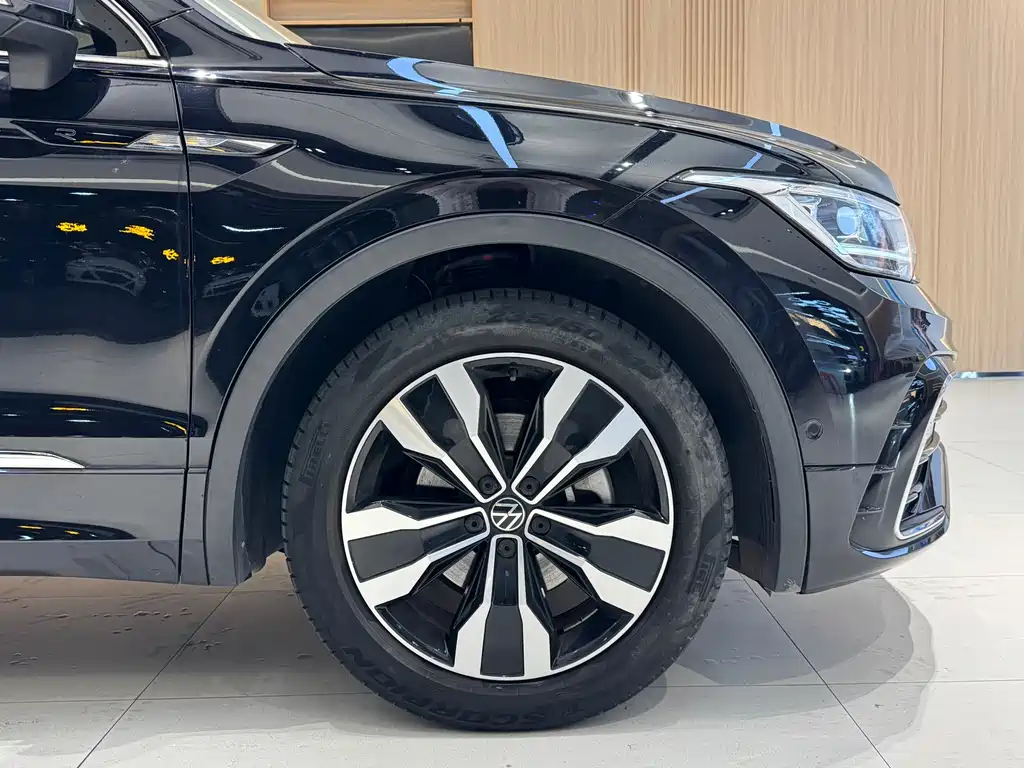 Volkswagen Tiguan L 2021 — фото 9