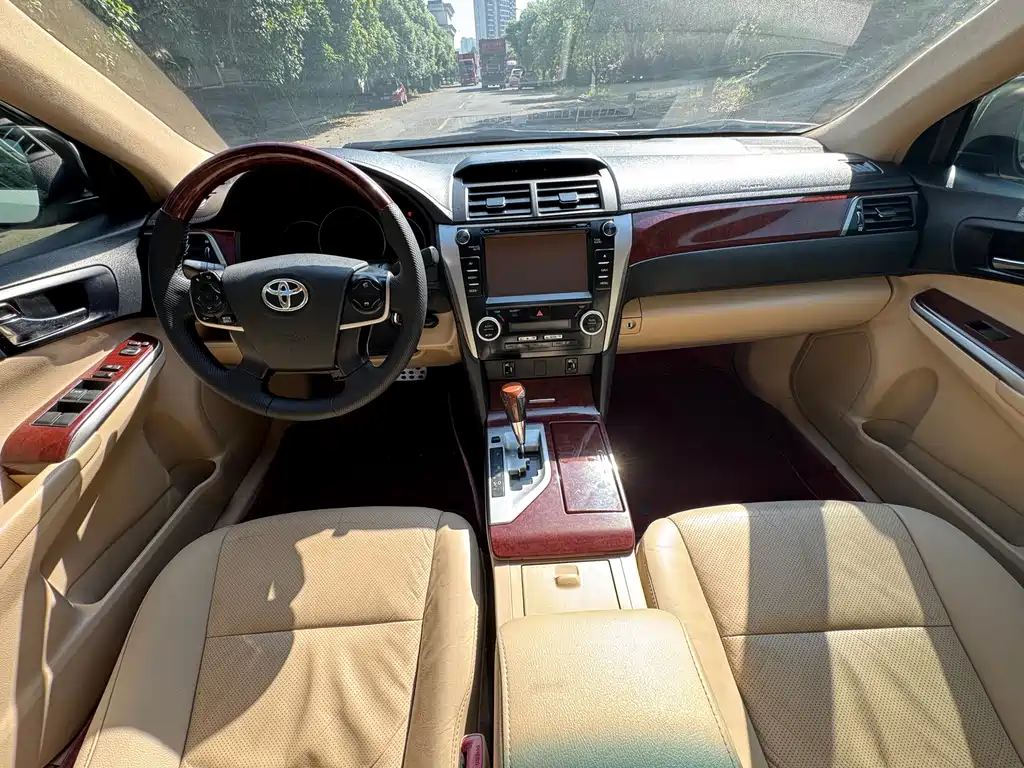 Toyota Camry 2012 — фото 6