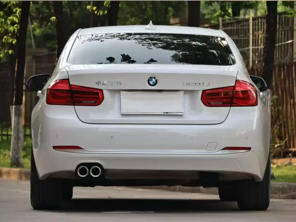 BMW 3 Series 2019 — фото 13