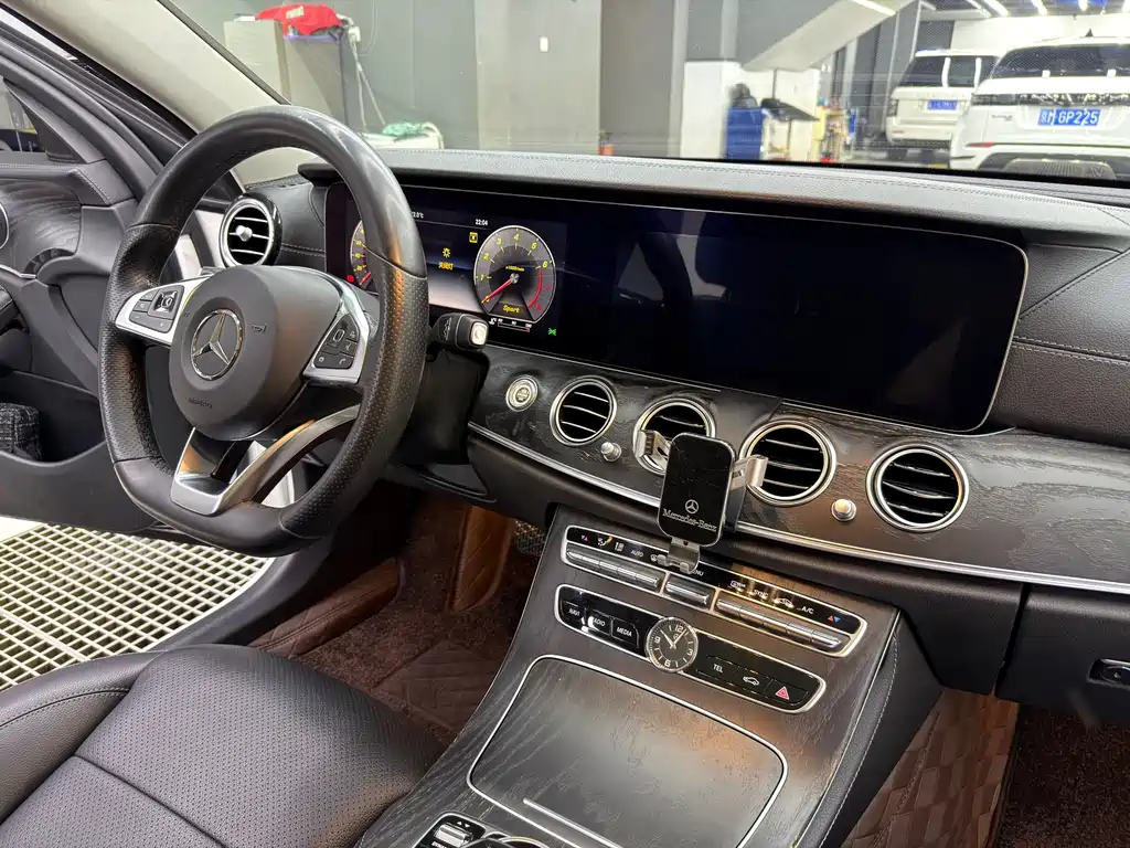 Mercedes-Benz E-Class 2018 — фото 13