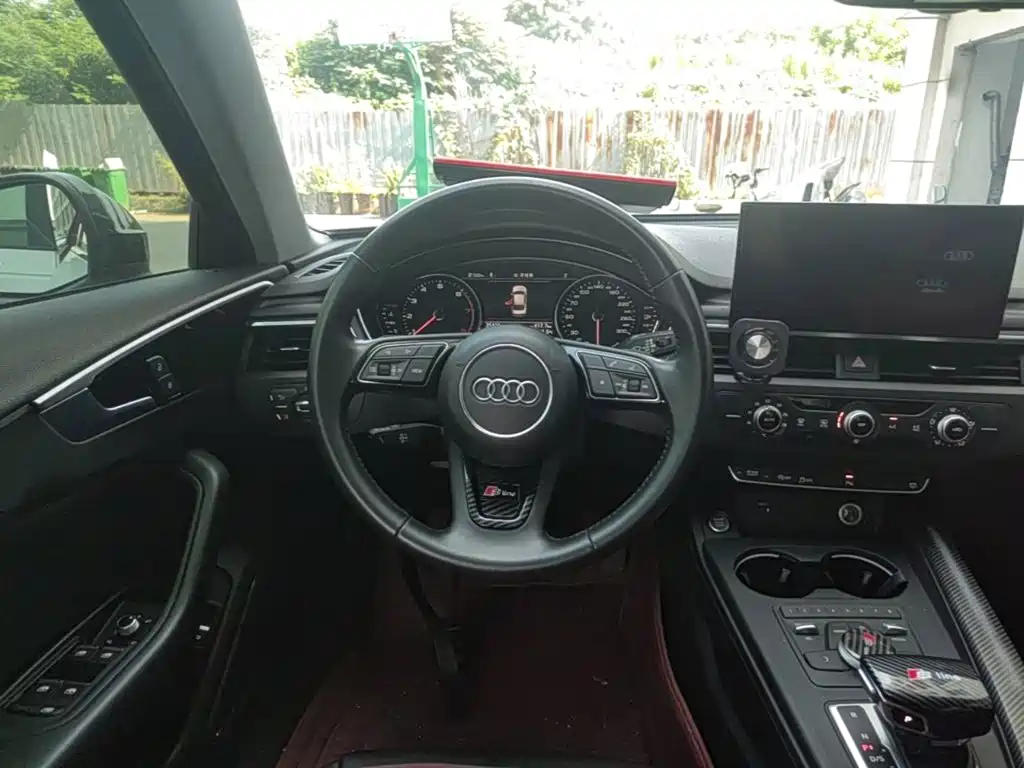Audi A4L 2018 — фото 11