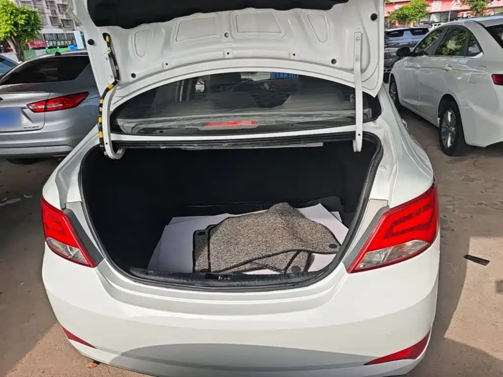 Hyundai Accent 2015 — фото 19