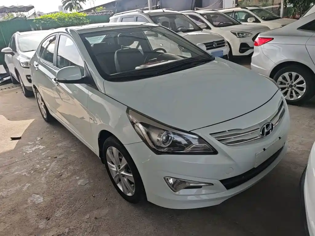 Hyundai Accent 2015 — фото 4