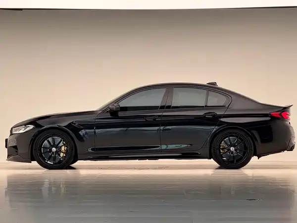 BMW M5 2022