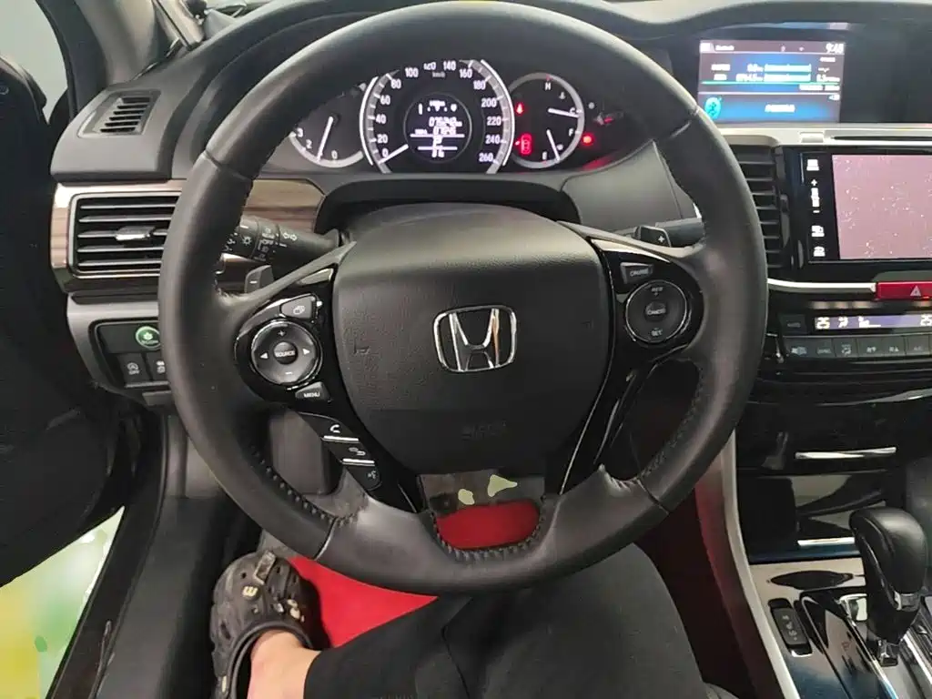 Honda Accord 2017 — фото 11