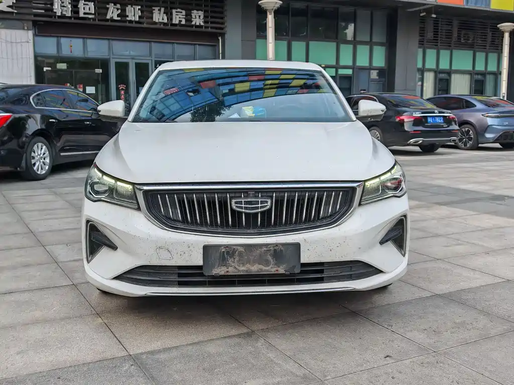 Geely Emgrand 2022
