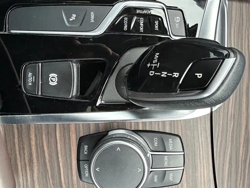 BMW 5 Series New Energy 2019 — фото 17