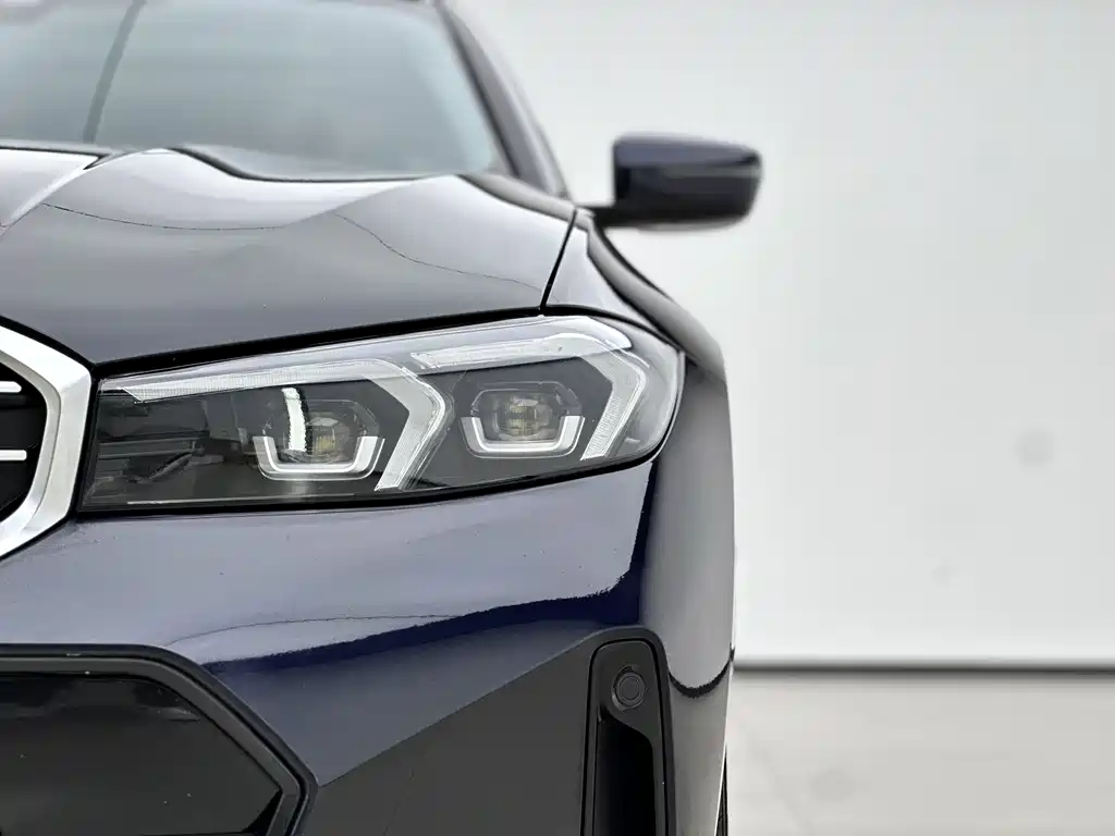 BMW 3 Series 2023 — фото 16