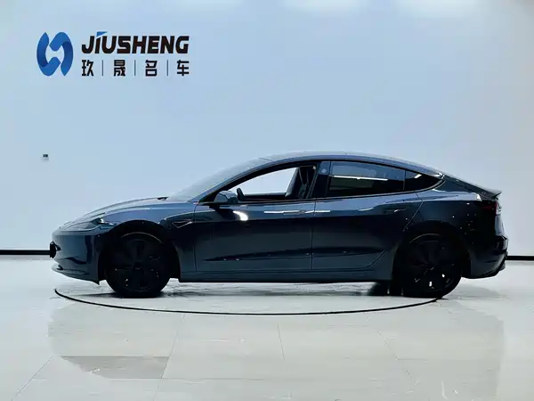 Tesla Model 3 2024