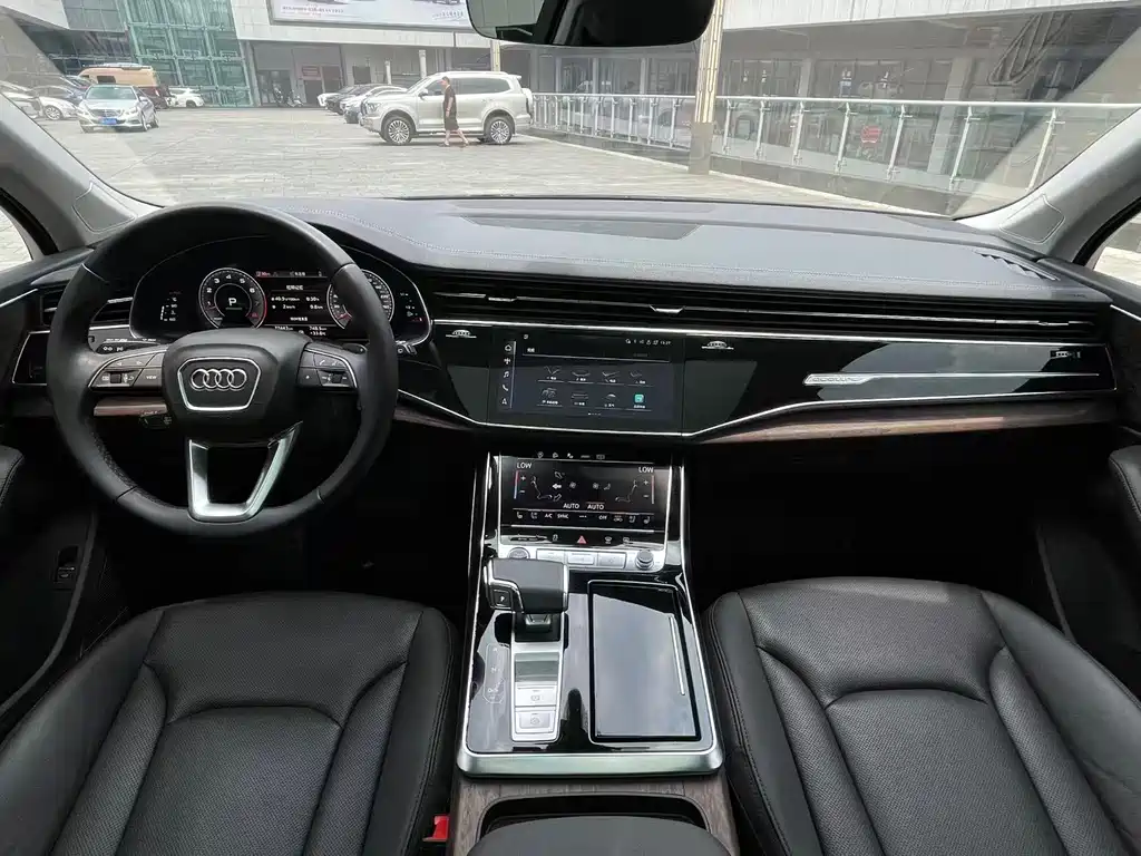 Audi Q7 2023 — фото 12
