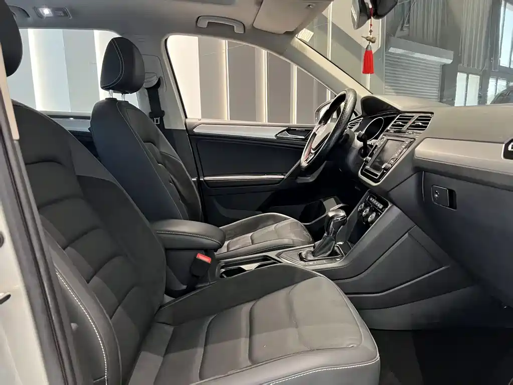 Volkswagen Tiguan L 2018 — фото 9
