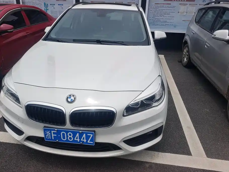 BMW 2 Series Active Tourer 2017 — фото 2