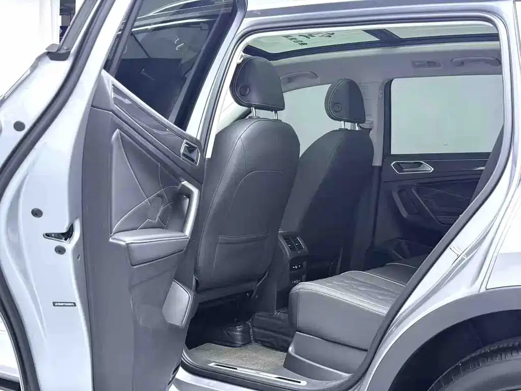 Volkswagen Tiguan L 2022 — фото 8