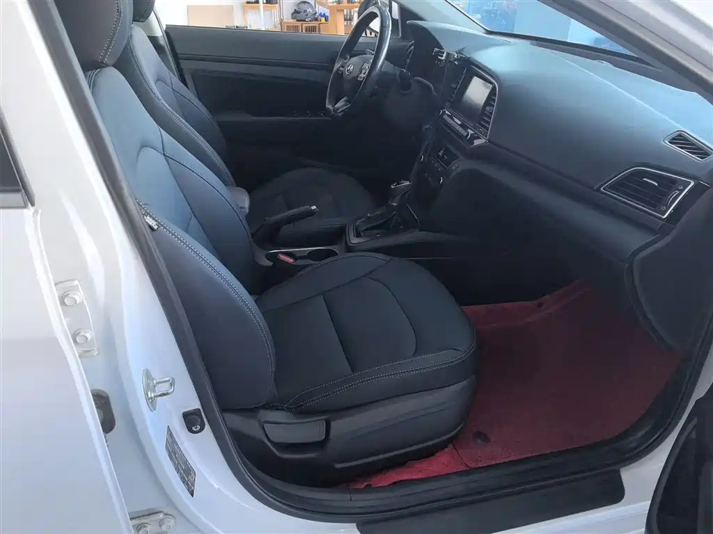 Hyundai Elantra 2019 — фото 17