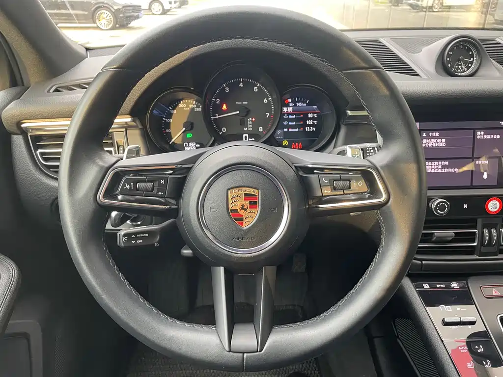 Porsche Macan 2023 — фото 13