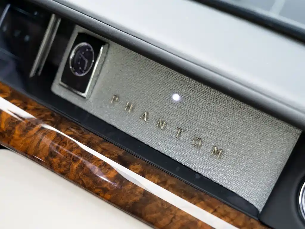 Rolls-Royce Phantom 2018 — фото 26