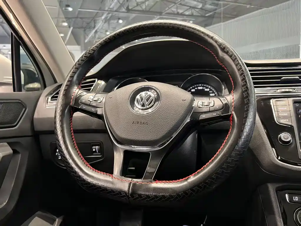 Volkswagen Tiguan L 2018 — фото 8