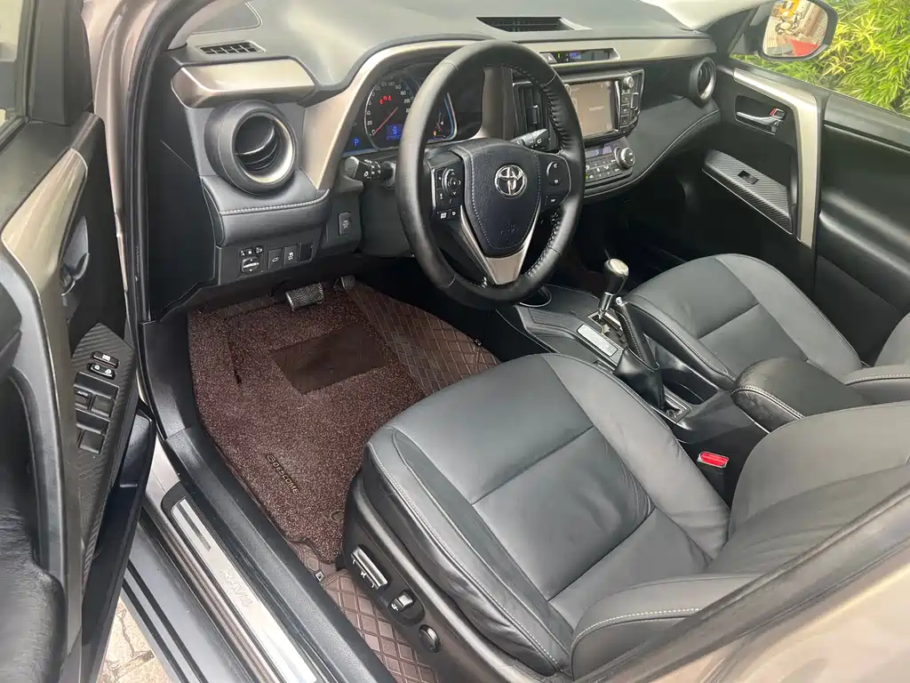 Toyota RAV4 2015 — фото 10