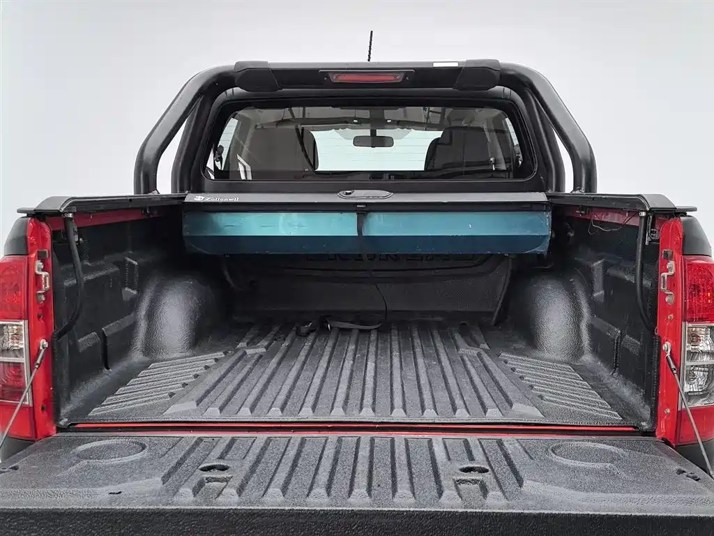 Nissan Navara 2018 — фото 16