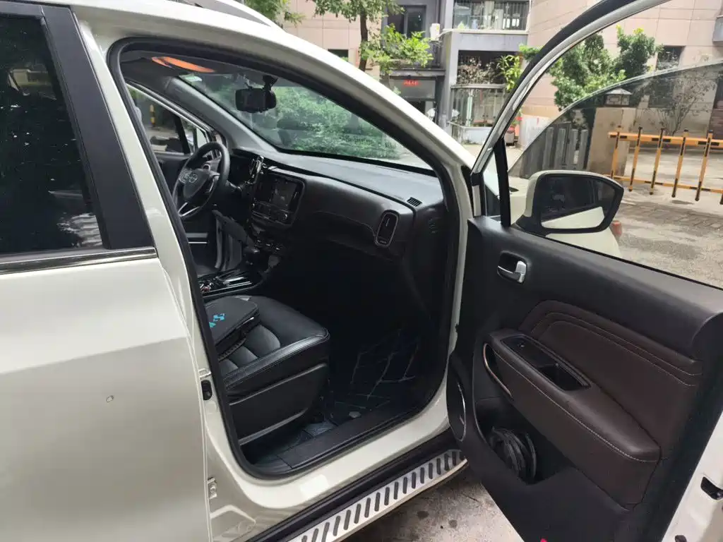 GAC Trumpchi GS3 2018 — фото 19