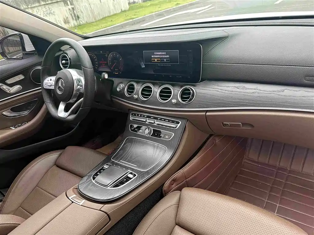 Mercedes-Benz E-Class 2018 — фото 20