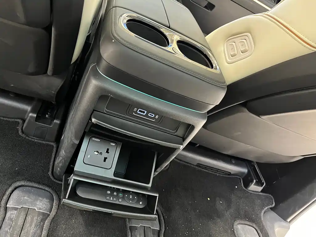 GAC Motor Trumpchi E9 2025 — фото 11