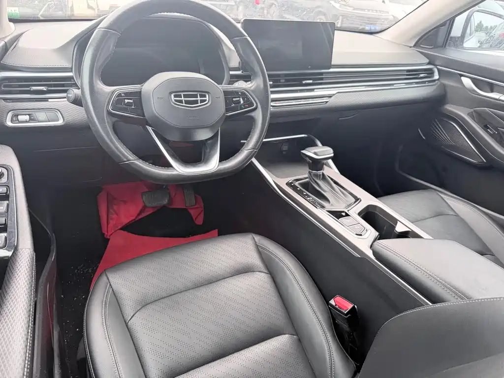 Geely Emgrand 2022