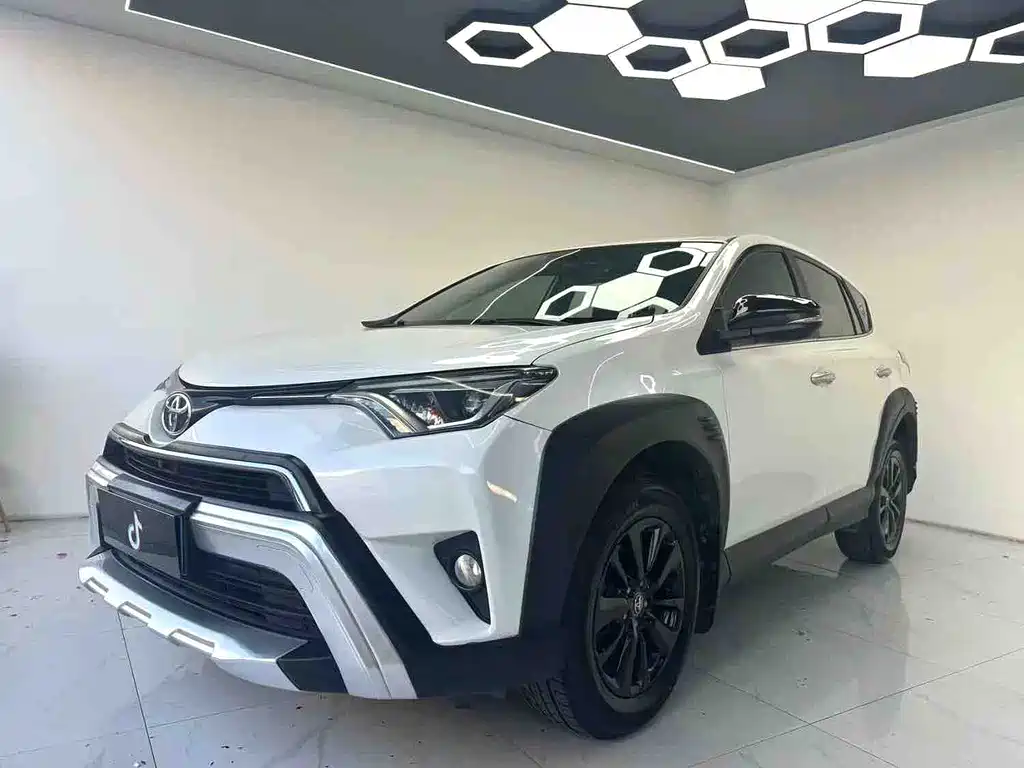 Toyota RAV4 2019 — фото 1