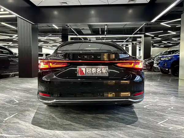 Lexus ES 2025