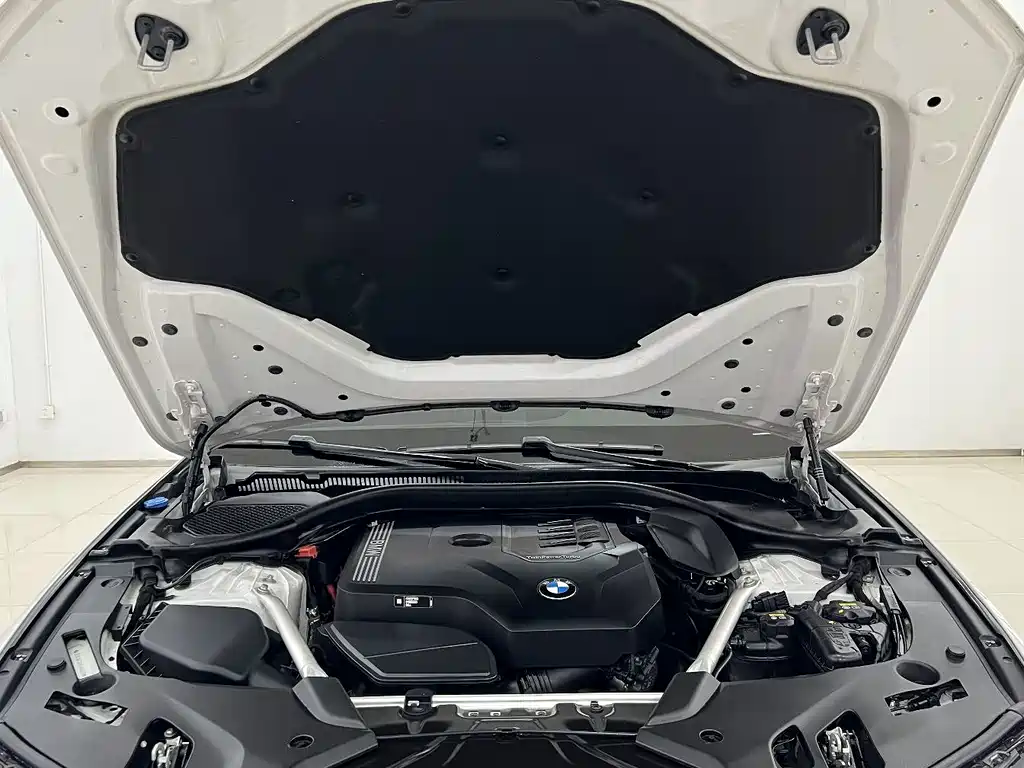BMW 5 Series 2022 — фото 16