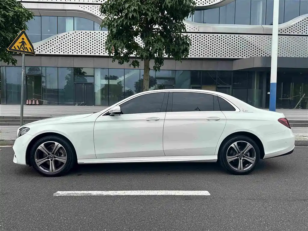 Mercedes-Benz E-Class 2018 — фото 10