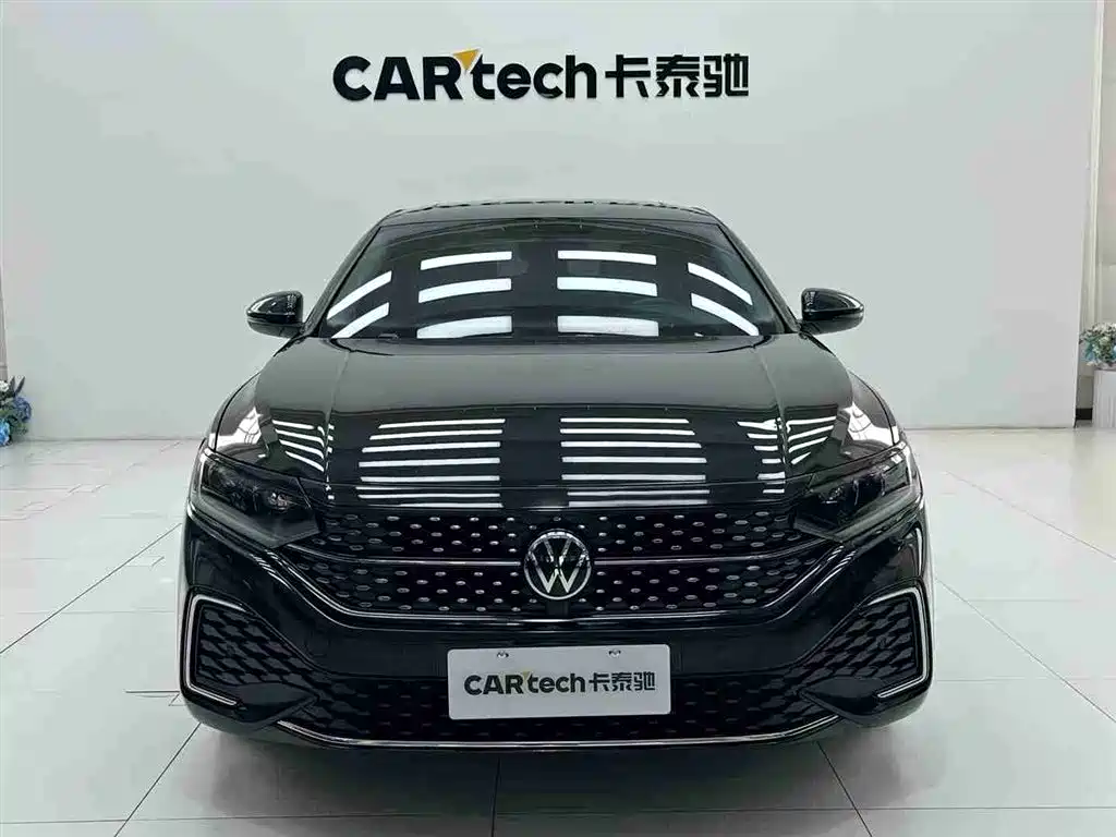Volkswagen Passat 2023 — фото 1