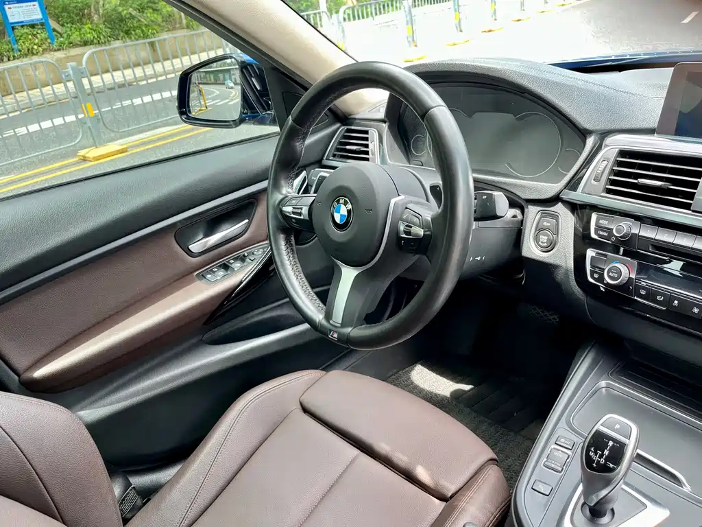 BMW 3 Series 2019 — фото 10
