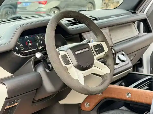 Land Rover Defender 2020