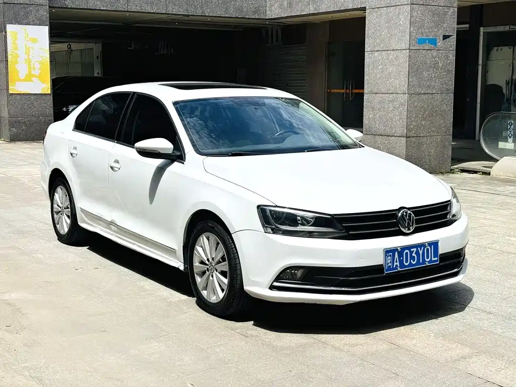 Volkswagen Sagitar 2015
